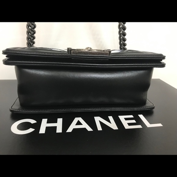 The limited edition lizard boy Chanel . - Picture 4 of 10